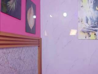 petitelittleebonyy