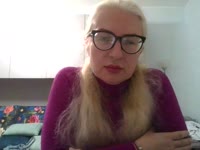 I’m a girl who balances calmness with a touch of playfulness. I enjoy feeling the rhythm of life, catching small moments and turning them into an atmosphere you want to stay in. I appreciate honesty, sincerity, and easy communication—it