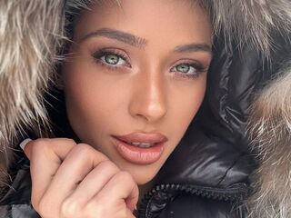 girl showing tits AriannaCherie