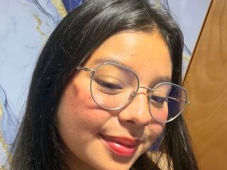 naked camgirl masturbating with dildo CamilaGat