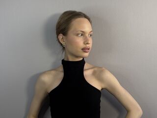 live webcam performer MalliaLucioni