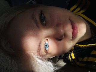 naked camgirl masturbating with vibrator PhyllisBrancato