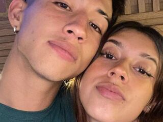 live camgirl sucking cock MikeAndEva