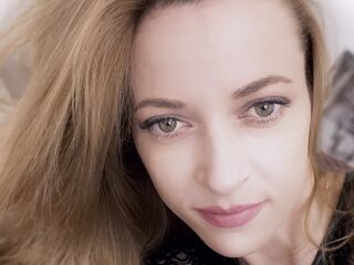 cam girl playing with sextoy AdelineGreen