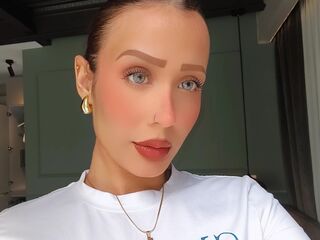 naughty cam girl masturbating with dildo AdrianaRossetti