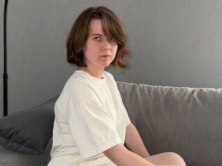 masturbating camgirl AislyCure