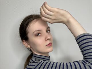 naked girl with webcam masturbating with sextoy AlyseCluster