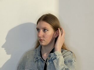 fingering girl AmiEllert