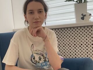 shaved pussy webcam AmyCoxe
