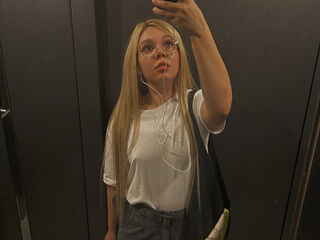 camslut showing tits AnnaSebastian