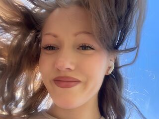 camgirl masturbating with dildo AnnikaRodrigez