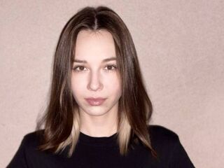 cam girl ArtieOuinones