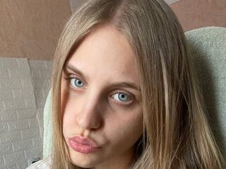 camgirl showing tits AyannaOverturf