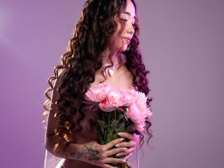 topless webcamgirl BellaClaire