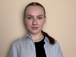 naked camgirl masturbating with dildo BettyannGrenon