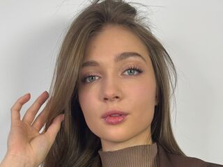 camgirl playing with vibrator CarlenaBoulay