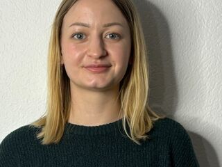 cam girl masturbating with dildo CarmeliaRihner