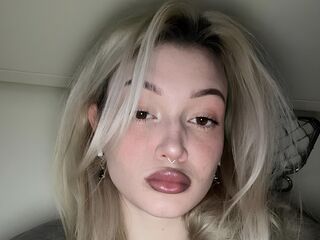 camgirl masturbating with dildo CaseyHemmerling