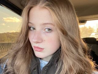 naked camgirl masturbating with vibrator DaniellaSunshine