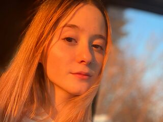 hot cam girl fingering shaved pussy DarlenaBallew