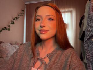 camwhore masturbating with dildo DianniLinell