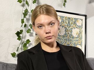 naughty cam photo DonellaAndra