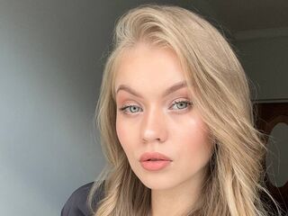 live striptease ElaraBrooks