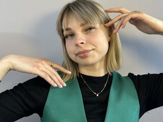 nude camgirl pic EmelineBurrough