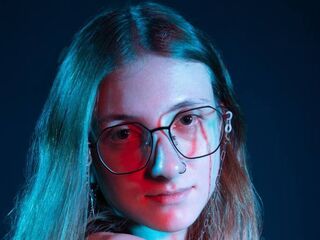 free chat EvelyneSchroff