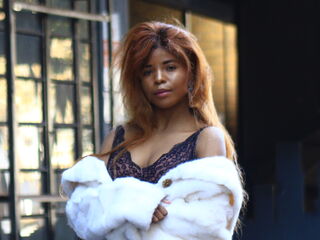 camwhore masturbating with sextoy FifiCaramel