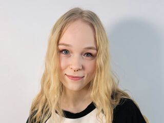 fingering cam girl video KamiMellema