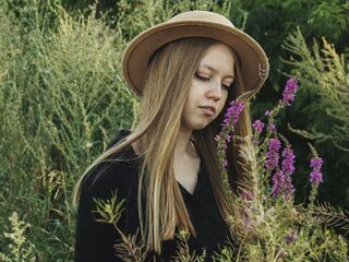 nude cam picture KarenLowe