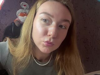 camgirl playing with sextoy KayeEliasen