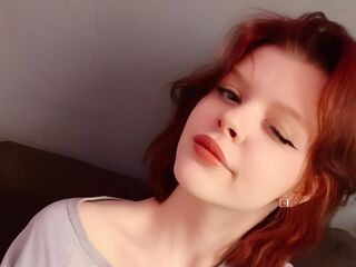 camslut showing tits KiraCurt