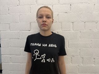 camslut fingering shaved pussy KirstieSchiffert