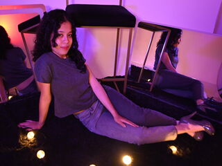 hot webcam slut KyaraLux