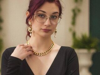 camslut fingering shaved pussy KylieHerdes