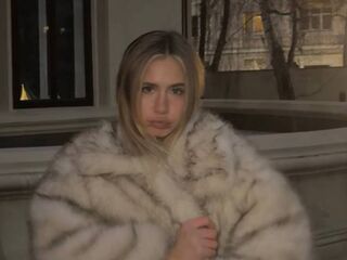 shaved pussy cam LilliaFowler