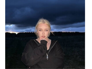 girl topless LitaBloom