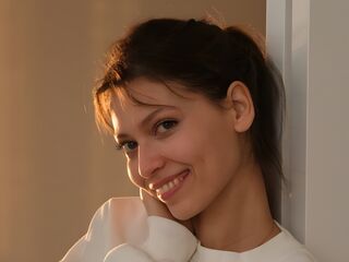 hot webcam video LivelyLaurie