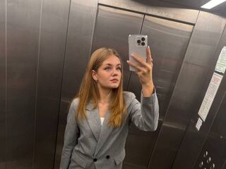 nude camgirl picture LizzieIacovino