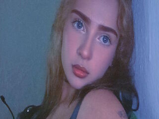 topless webcam girl LuanaGreen