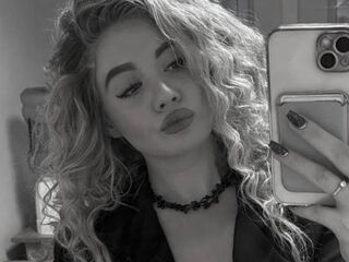 camgirl masturbating with dildo LucilePapke