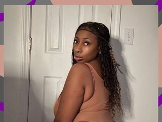 naked girl with webcam fingering MadamGlam