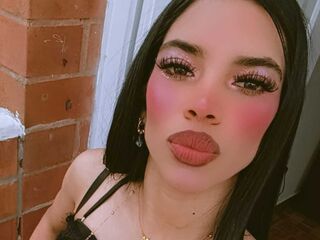 camslut showing tits MeliMoon