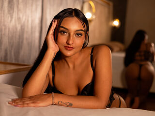 camgirl masturbating with sextoy MelodyBetancourt