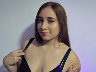 topless cam girl MiahCouper
