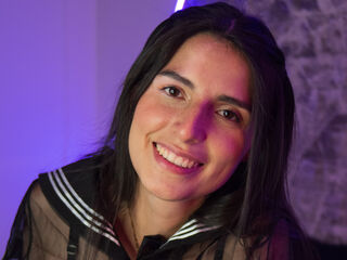 naughty camgirl masturbating with vibrator MiahVelasquez