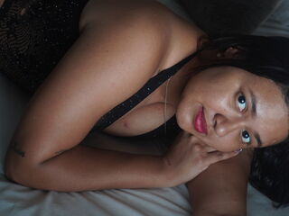 topless cam girl MilaWhitmore