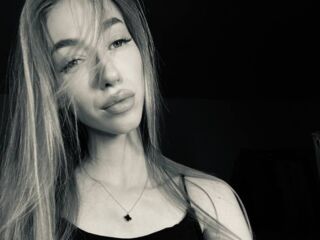 hot chat room NikkiTenerovich